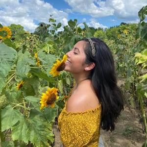 Meet your Posher, Nereyda